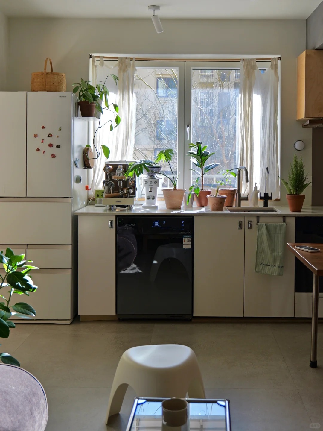 Người xưa nói “Nhà sạch thì mát, bát sạch ngon cơm”: Dọn 5 góc này là đang lau luôn vận xui cho cả nhà- Ảnh 4. Người xưa nói “Nhà sạch thì mát, bát sạch ngon cơm”: Dọn 5 góc này là đang lau luôn vận xui cho cả nhà- Ảnh 4.