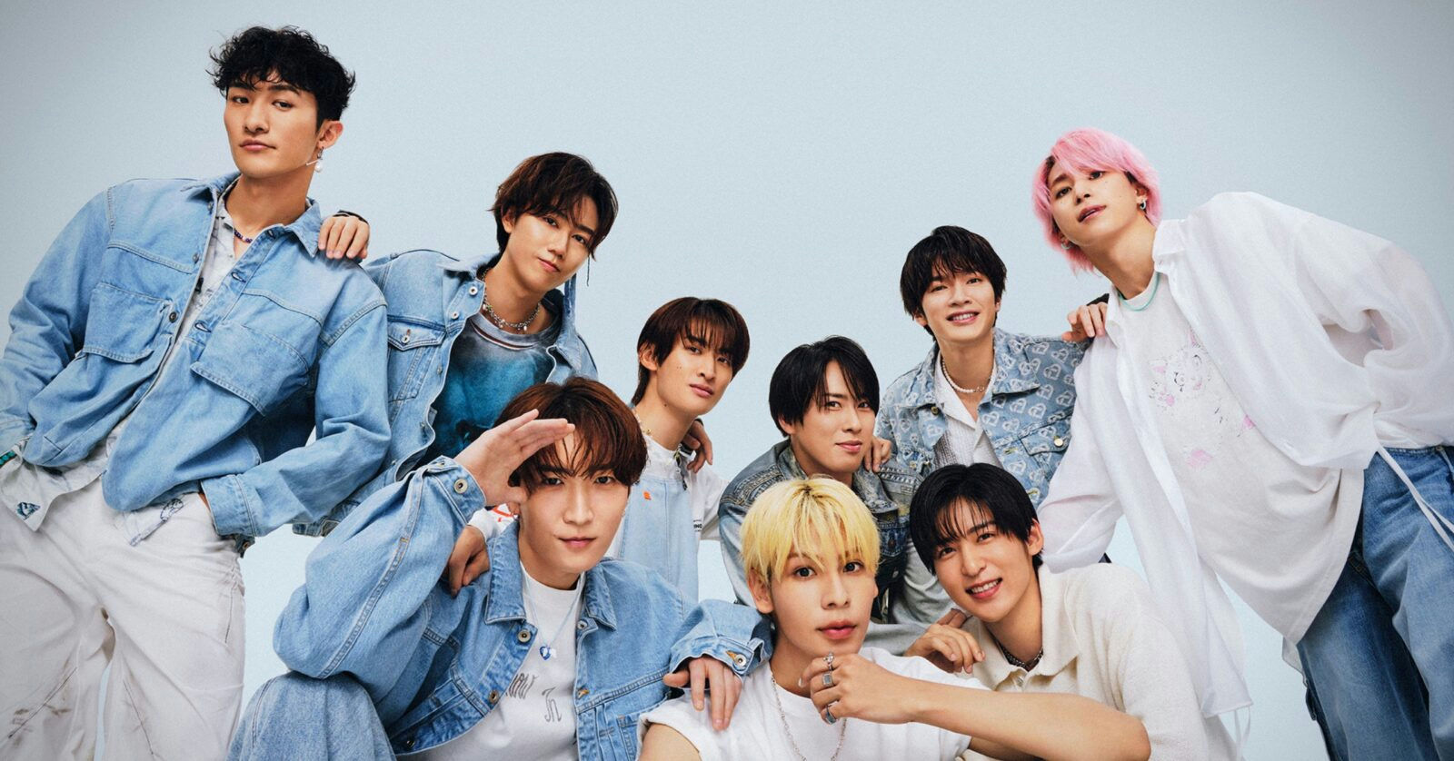 Cô gái khỏa thân gây sốc, bị buộc rời khỏi concert của dàn mỹ nam nổi tiếng- Ảnh 2. Cô gái khỏa thân gây sốc, bị buộc rời khỏi concert của dàn mỹ nam nổi tiếng- Ảnh 2.