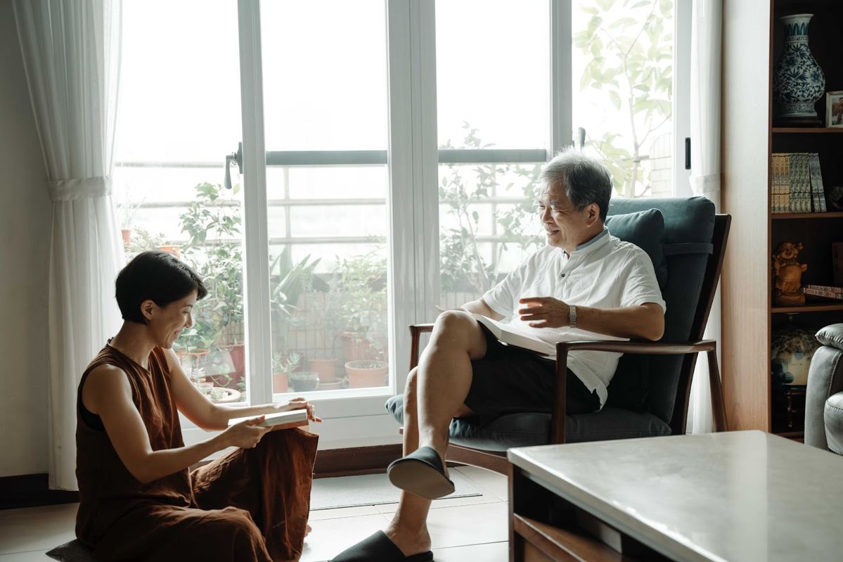 Chỉ nhìn 3 thứ trong phòng, cụ ông thuê giúp việc lương 50 triệu/tháng tin chắc mình "thắng đời" - Ảnh 2.