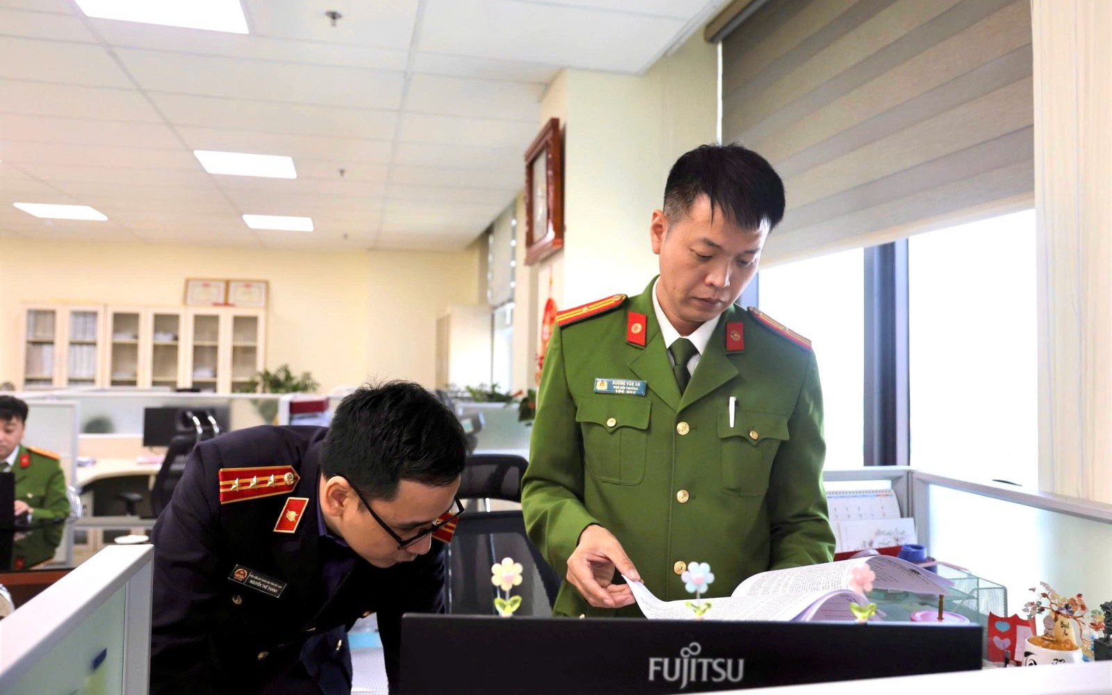 Bắt tạm giam nghi can trong vụ &aacute;n g&acirc;y x&ocirc;n xao ở Lạng Sơn - Ảnh 1.