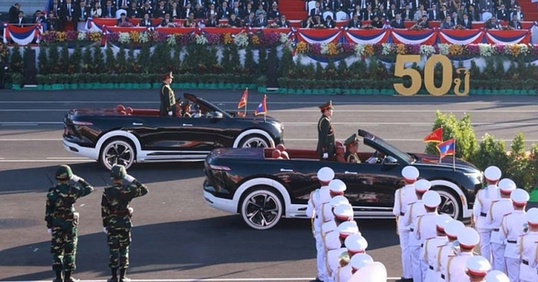 Xe điện thương hiệu Việt xuất hiện trang trọng trong lễ Quốc khánh Lào, tự hào về bước tiến vươn xa