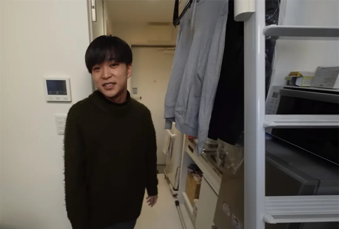 Căn phòng 8m² gây sốc giữa Hồng Kông, nhỏ như hộp diêm nhưng chủ nhân khẳng định: Không muốn xa rời- Ảnh 2. Căn phòng 8m² gây sốc giữa Hồng Kông, nhỏ như hộp diêm nhưng chủ nhân khẳng định: Không muốn xa rời- Ảnh 2.