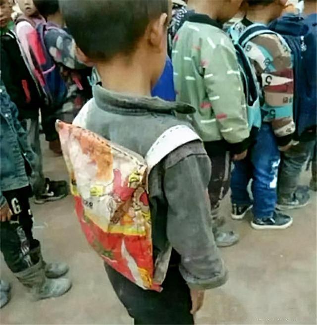 Nhìn 2 đứa trẻ với cặp sách đặc biệt, tôi hiểu tại sao 1 đứa lớn lên tự tin, 1 đứa tràn đầy bất an- Ảnh 2. Nhìn 2 đứa trẻ với cặp sách đặc biệt, tôi hiểu tại sao 1 đứa lớn lên tự tin, 1 đứa tràn đầy bất an- Ảnh 2.