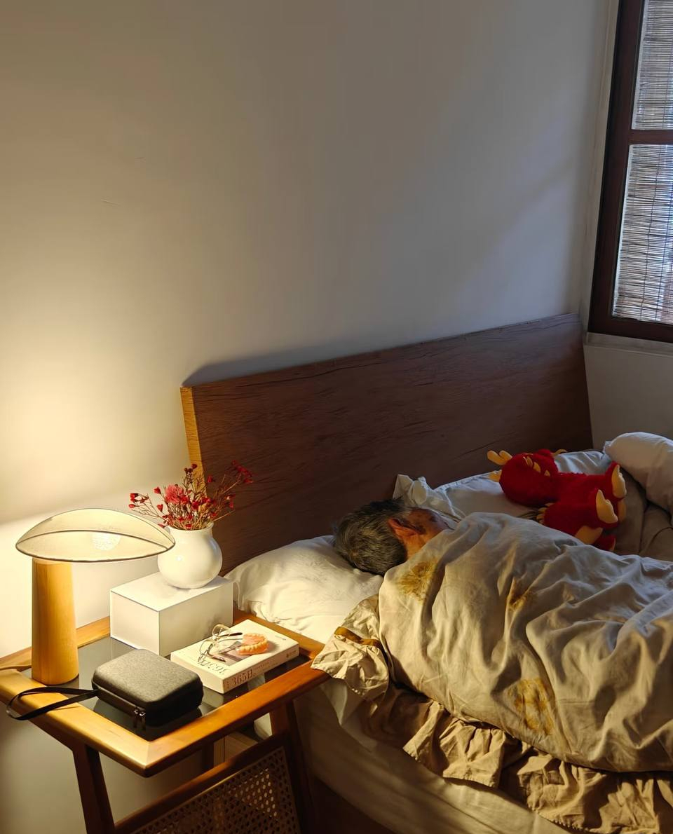 Chỉ nhìn 3 thứ trong phòng, cụ ông thuê giúp việc lương 50 triệu/tháng tin chắc mình "thắng đời" - Ảnh 3.