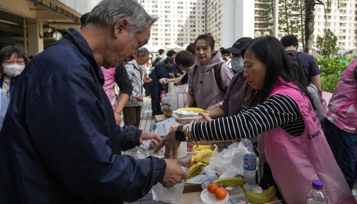 Tròn 1 tuần sau thảm hoạ cháy chung cư Hong Kong: Nạn nhân sống sót nhận thông tin mới từ chính quyền - Ảnh 4.