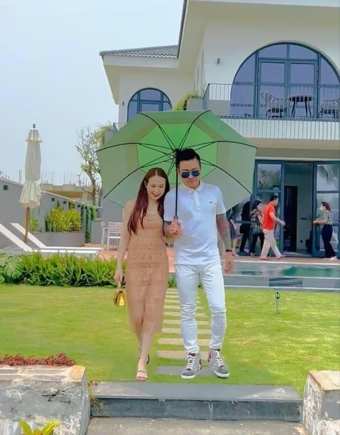 Khối tài sản siêu "khủng" của vợ chồng Tuấn Hưng - Ảnh 9. Khối tài sản siêu "khủng" của vợ chồng Tuấn Hưng - Ảnh 9.