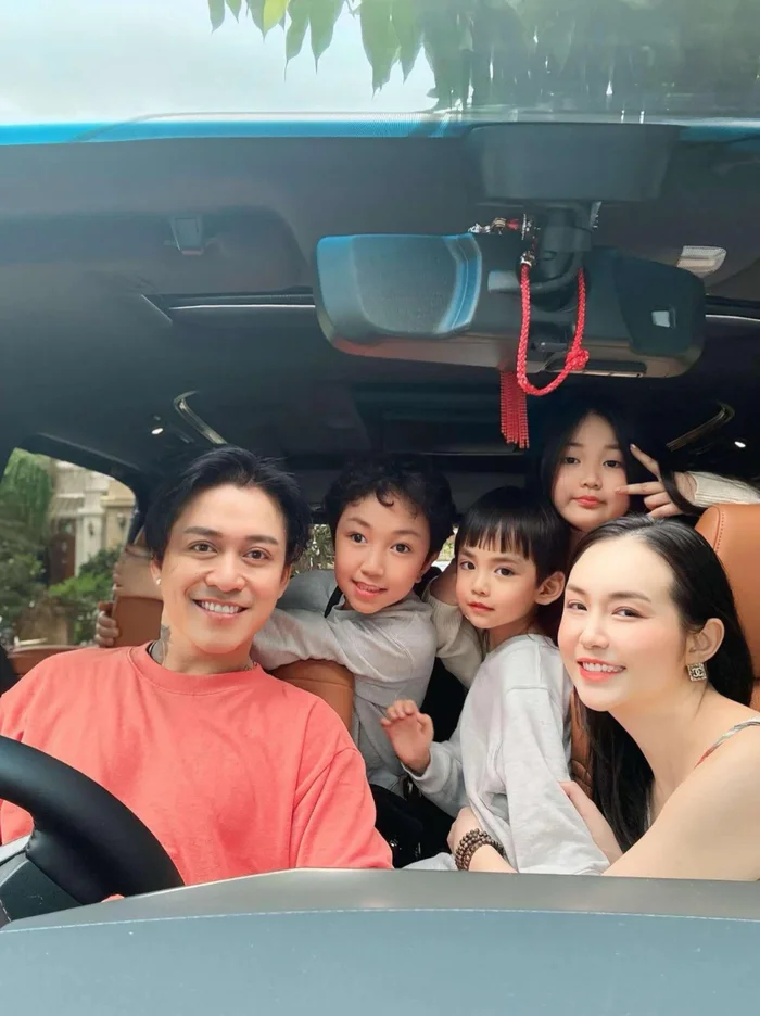 Khối tài sản siêu "khủng" của vợ chồng Tuấn Hưng - Ảnh 1. Khối tài sản siêu "khủng" của vợ chồng Tuấn Hưng - Ảnh 1.