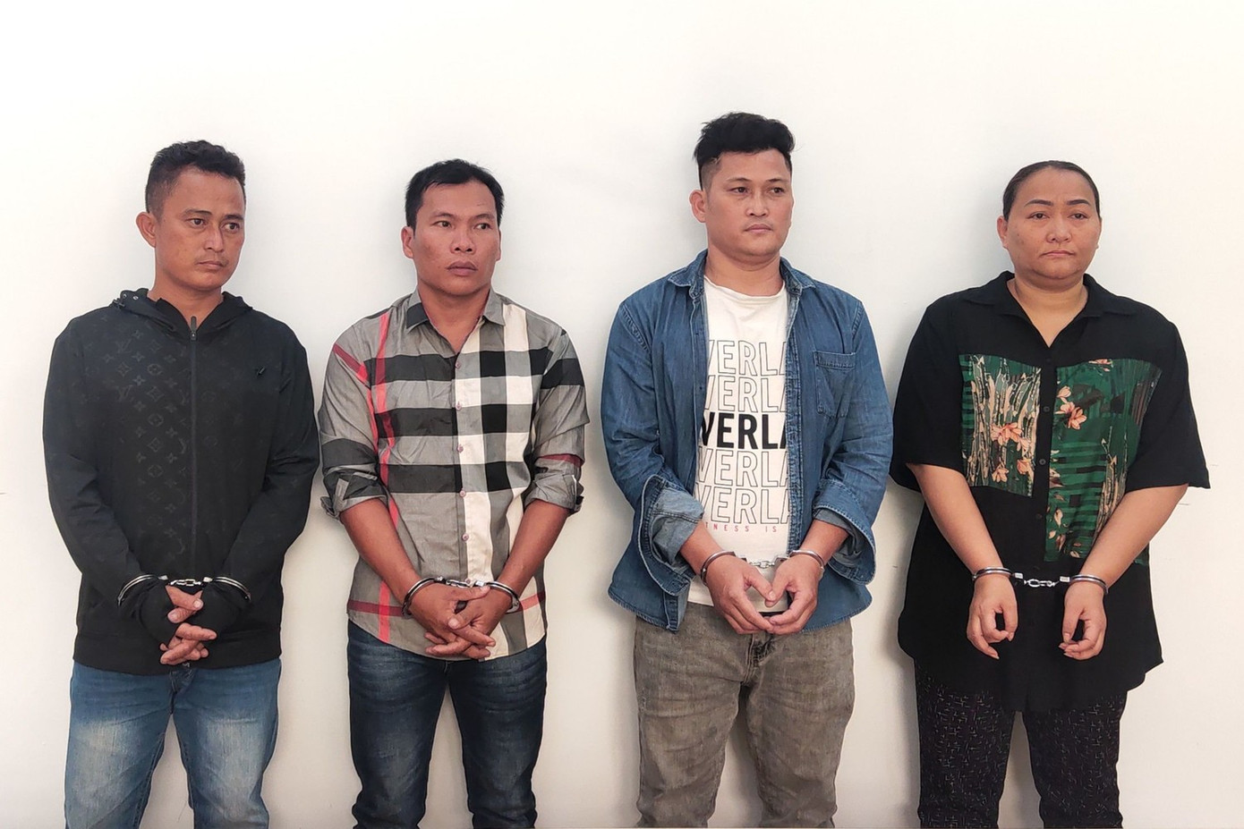 Cựu CSGT bị cáo buộc nhận hối lộ trong vụ đường dây khai thác cát trái phép - Ảnh 1.