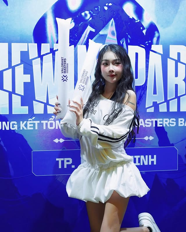 Nữ MC sở hữu "nụ hôn bạc tỷ" bất hoá hoá soái ca khiến làng game ngỡ ngàng - Ảnh 5.