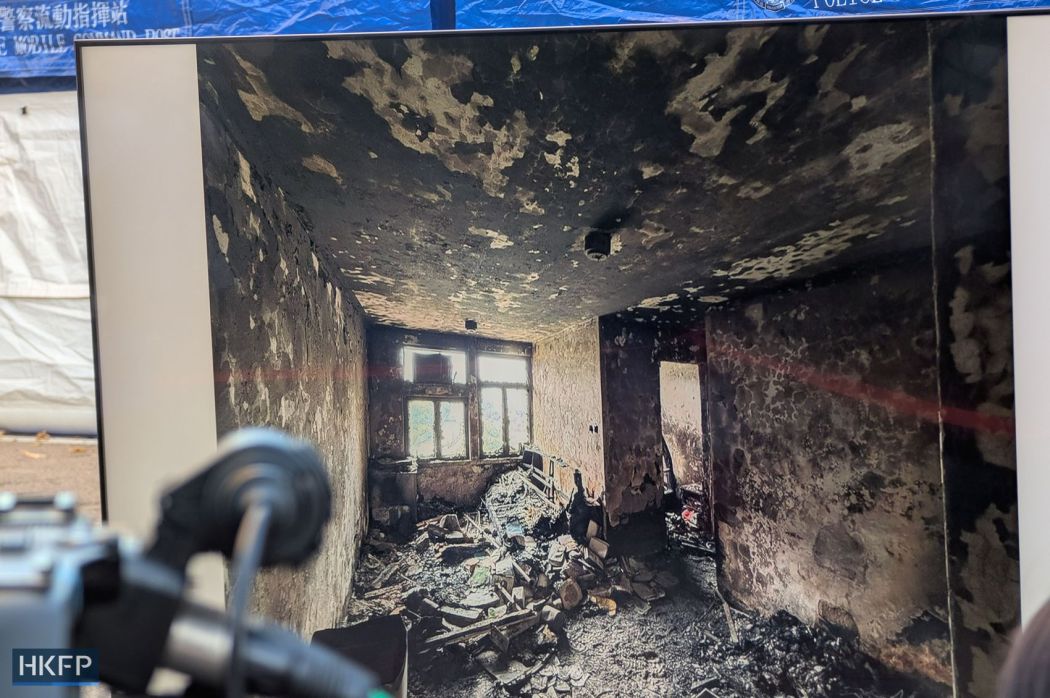 Tròn 1 tuần sau thảm hoạ cháy chung cư Hong Kong: Có những nạn nhân được phát hiện tại vị trí không ngờ - Ảnh 4.