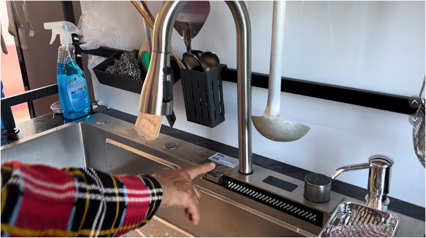 Ch&uacute; Ba Minh "nhặt vợ" nổi tiếng l&agrave;m t&acirc;n gia nh&agrave; mới, vợ cũ xuất hiện: Diễn biến h&uacute;t 1,5 triệu người - Ảnh 7.