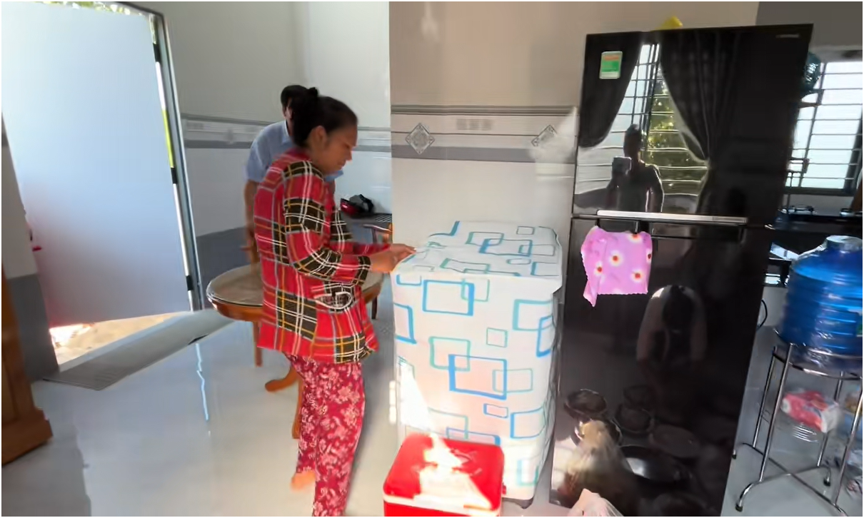 Ch&uacute; Ba Minh "nhặt vợ" nổi tiếng l&agrave;m t&acirc;n gia nh&agrave; mới, vợ cũ xuất hiện: Diễn biến h&uacute;t 1,5 triệu người - Ảnh 6.