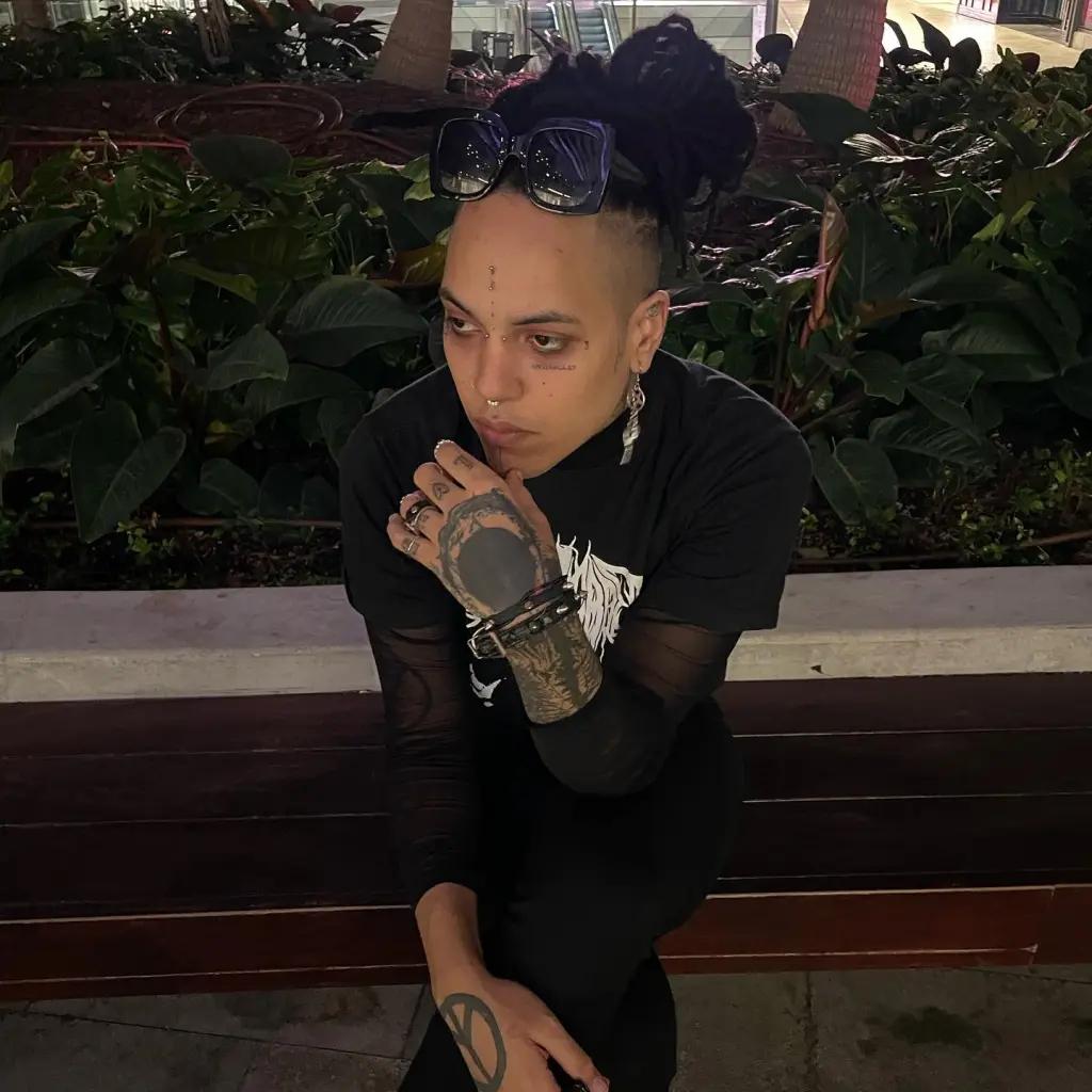 Ca sĩ nổi tiếng đột ngột qua đời ở tuổi 26- Ảnh 2. Ca sĩ nổi tiếng đột ngột qua đời ở tuổi 26- Ảnh 2.