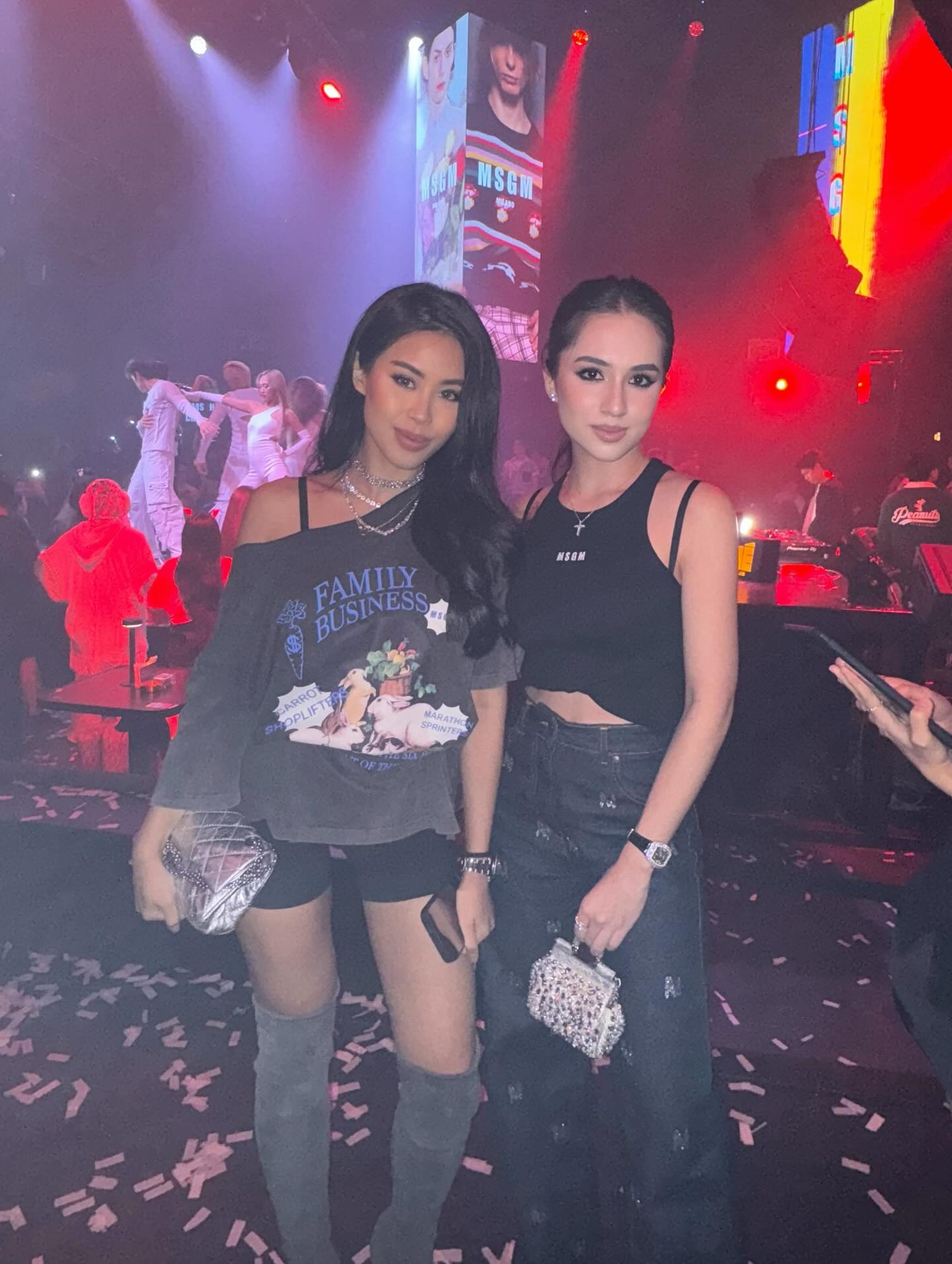 Đội hình đi ăn cưới sang nhất Việt Nam của các con tỷ phú Johnathan Hạnh Nguyễn- Ảnh 8.