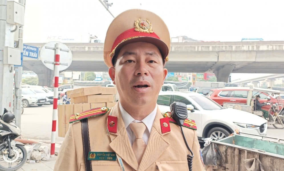 CSGT Hà Nội kịp thời ngăn chặn vụ đánh người giữa phố tại Hà Đông - Ảnh 1.