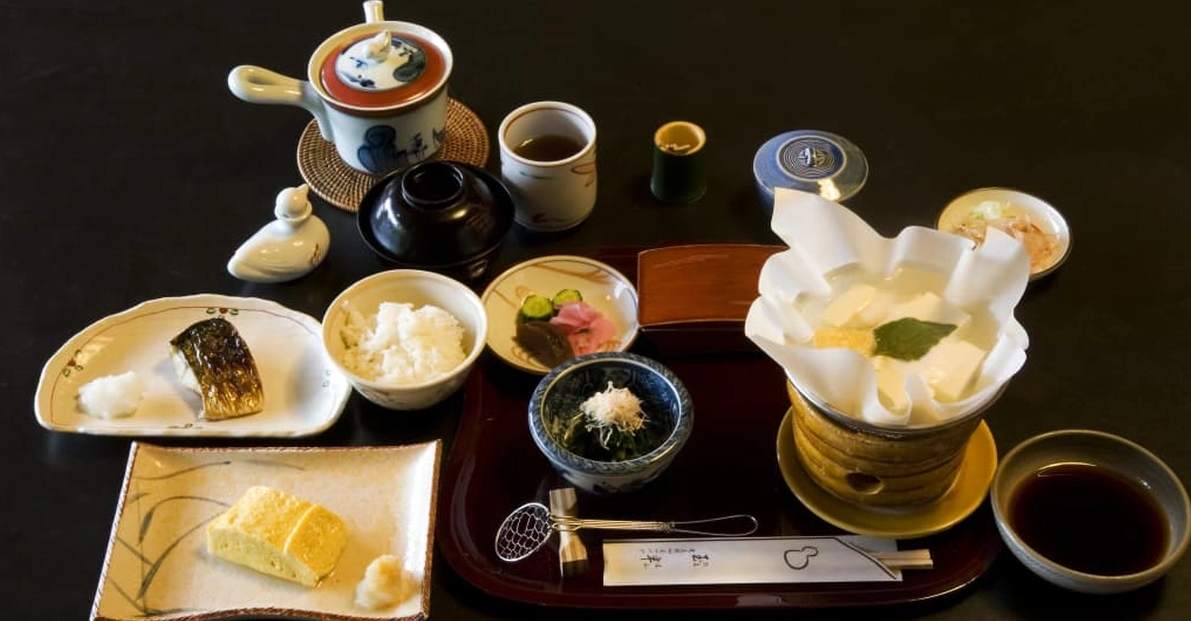 Nhìn đơn giản, nhưng người Nhật luôn áp dụng 5 thói quen này khi ăn trưa để trẻ đẹp và trường thọ hơn, tiếc là nhiều người hay làm ngược lại- Ảnh 2.