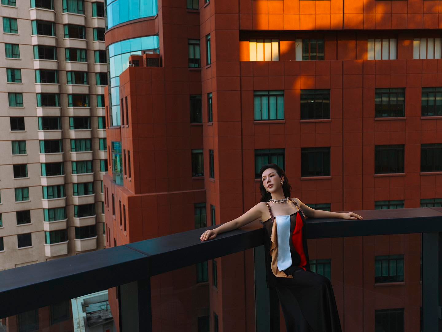 Hậu chia tay chồng, hoa hậu 4 "lần đò" ngày càng trẻ đẹp ở tuổi 49, thu nhập mỗi tháng 10 tỷ đồng - Ảnh 7. Hậu chia tay chồng, hoa hậu 4 "lần đò" ngày càng trẻ đẹp ở tuổi 49, thu nhập mỗi tháng 10 tỷ đồng - Ảnh 7.