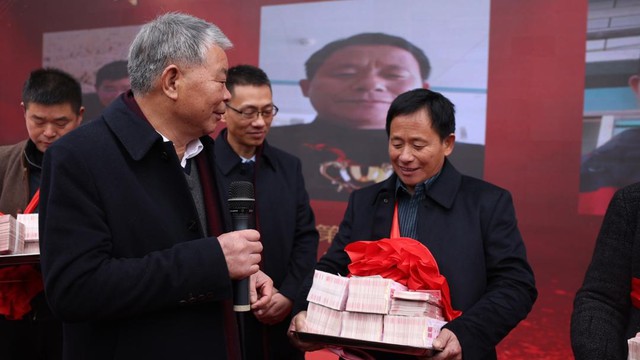 Lão nông 57 tuổi nhận 2 tỷ thưởng Tết từ công ty nông nghiệp  - Ảnh 2.