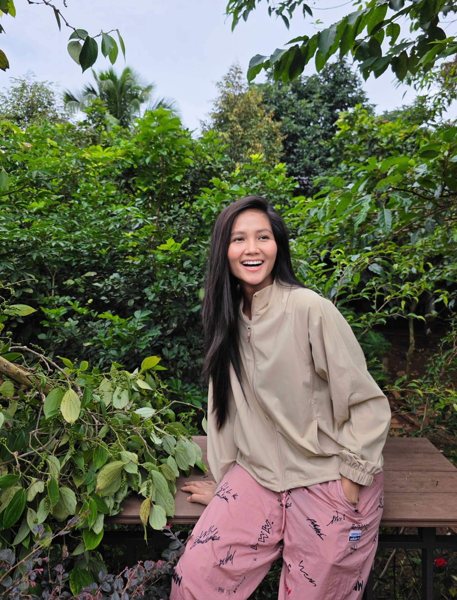 Cái mũi bất thường của H'Hen Niê- Ảnh 2. Cái mũi bất thường của H'Hen Niê- Ảnh 2.