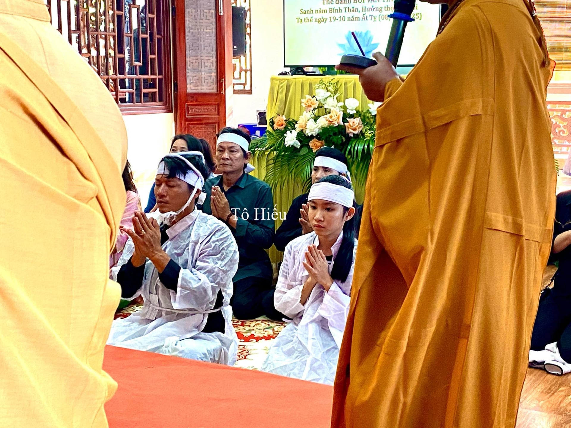 Con trai nghẹn ngào tại lễ kỳ siêu NS Thương Tín: "Con tin rằng ba đã tìm thấy sự bình yên thật sự" - Ảnh 3.