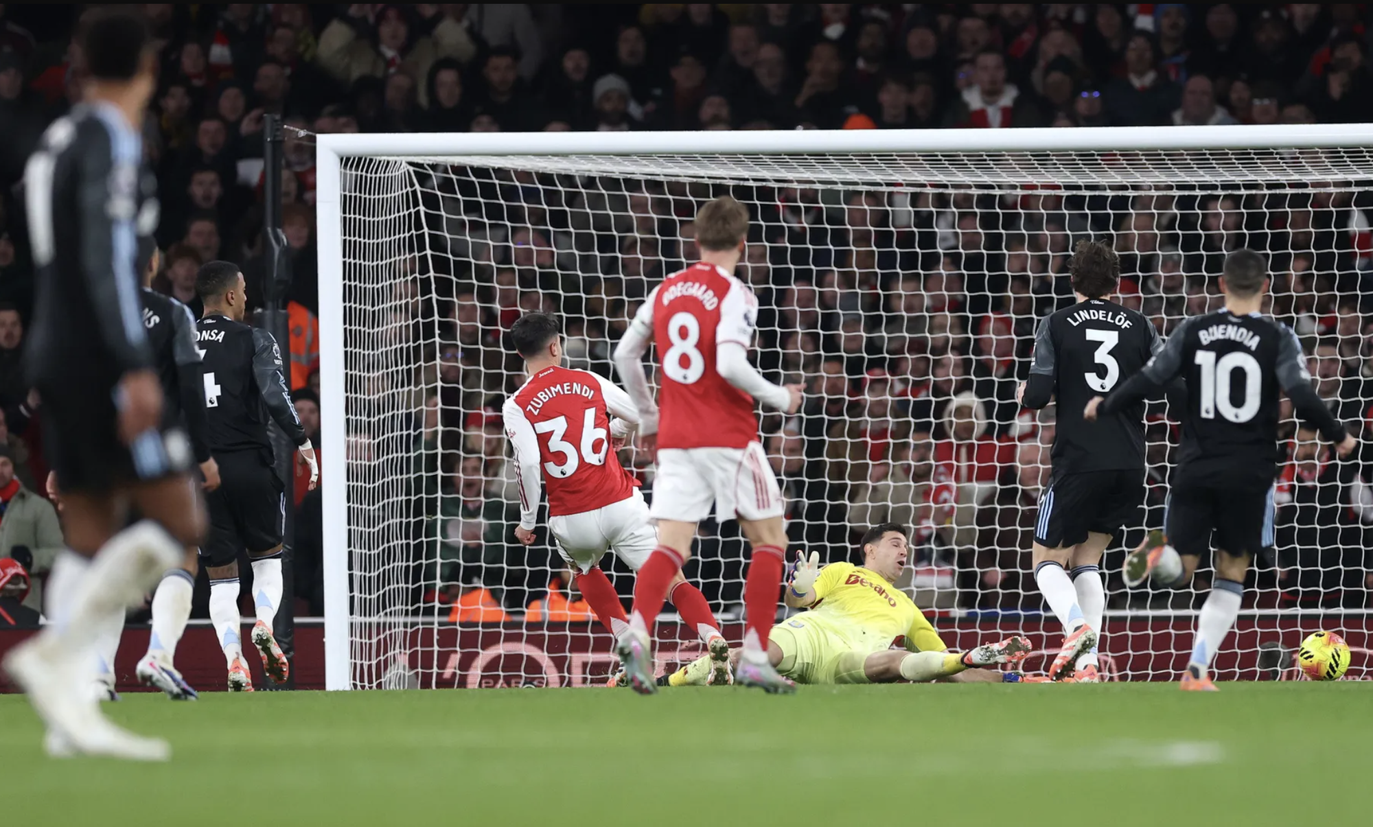 Arsenal dội "mưa b&agrave;n thắng" trước Aston Villa, v&ocirc; địch lượt đi Ngoại hạng - Ảnh 4.