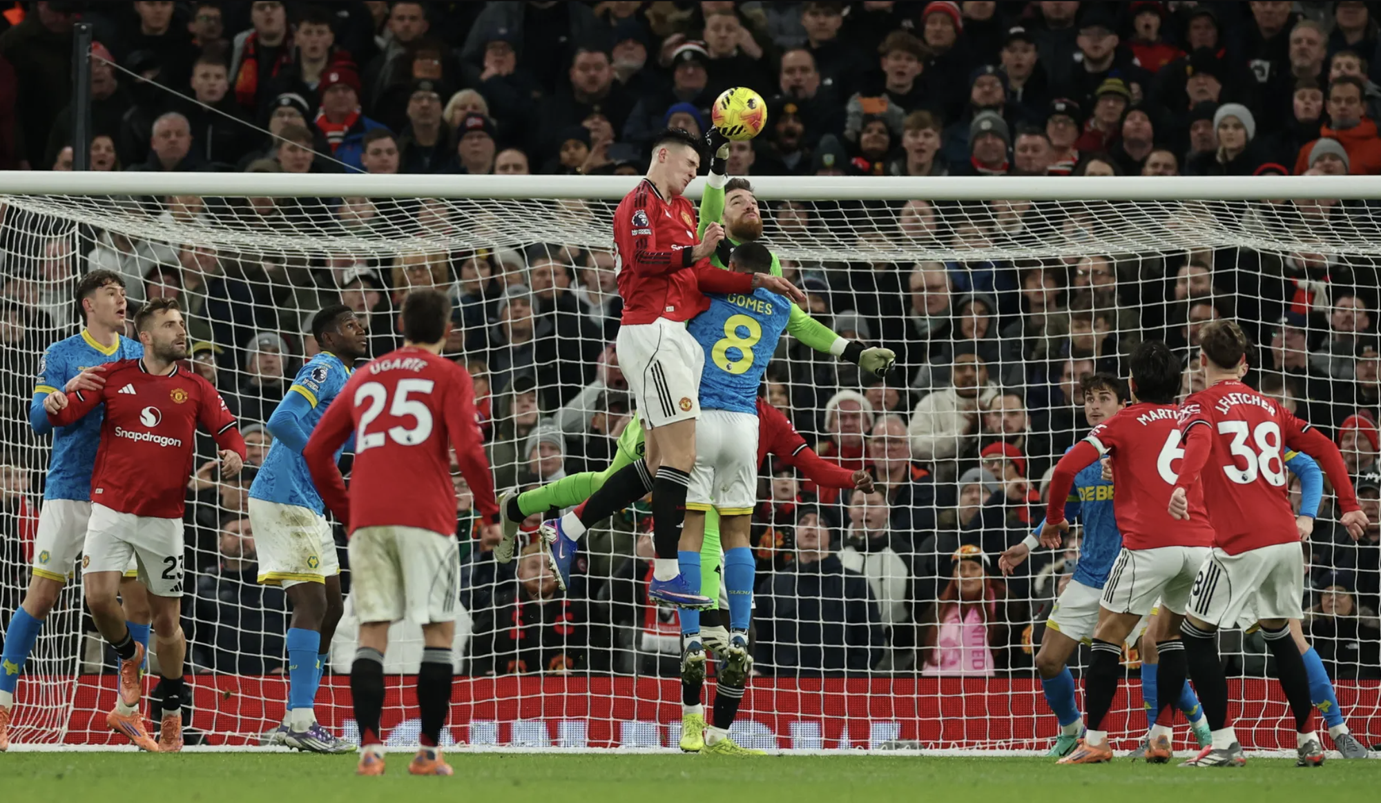 Man United lại đ&aacute;nh rơi chiến thắng tại Old Trafford - Ảnh 6.