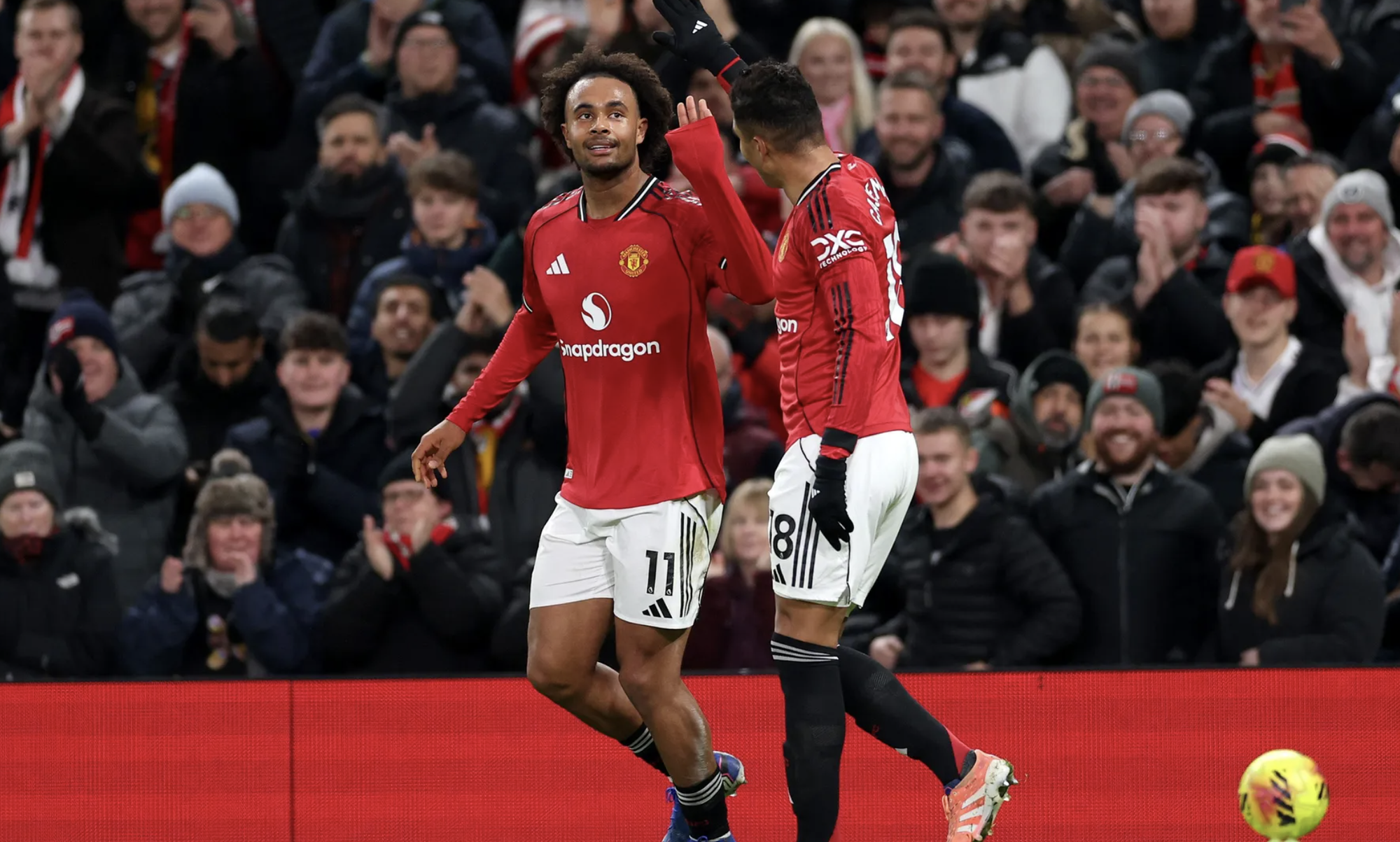 Man United lại đ&aacute;nh rơi chiến thắng tại Old Trafford - Ảnh 3.