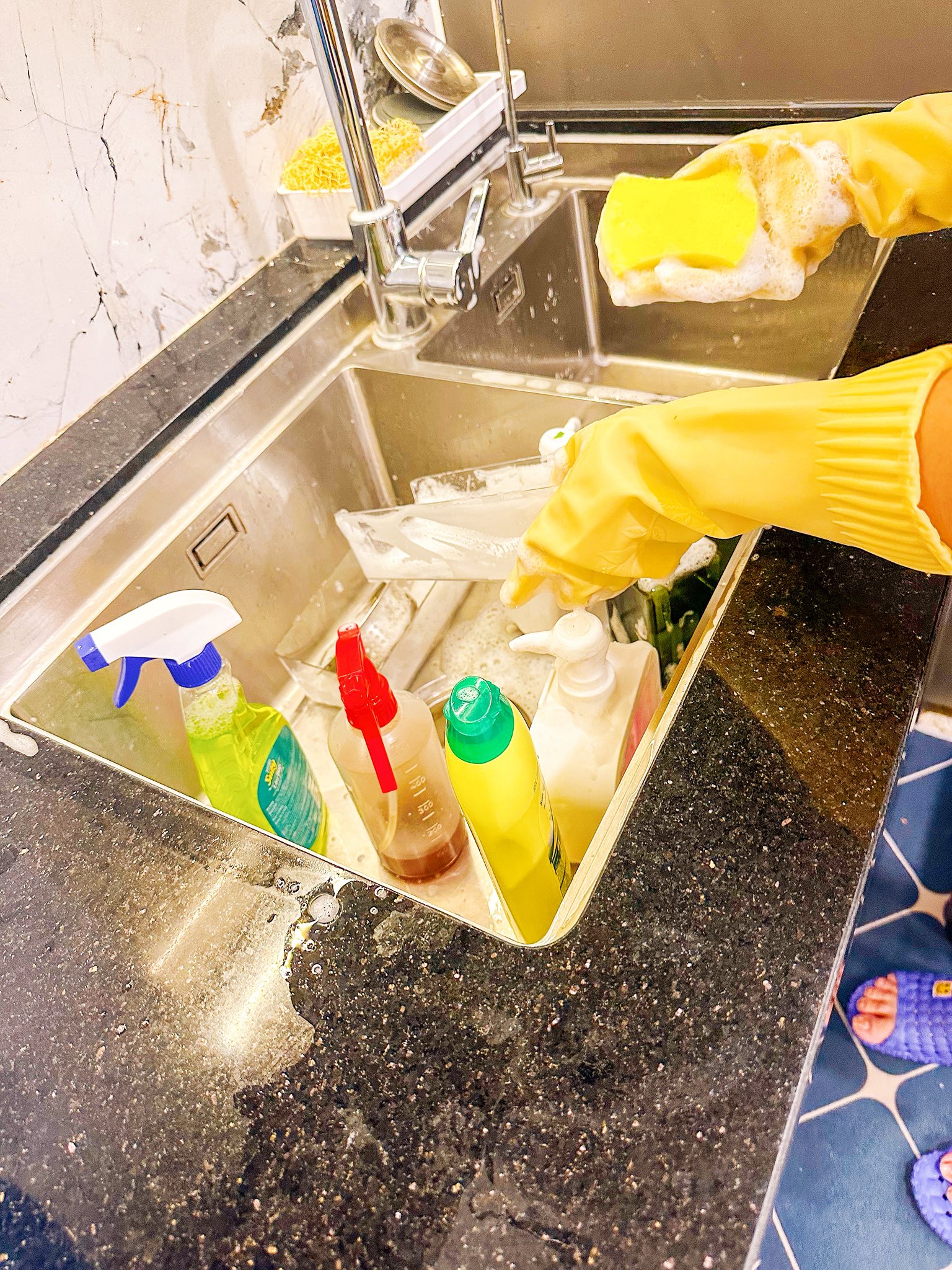 Mẹo dọn nh&agrave; "cuốn chiếu" chỉ 45 ph&uacute;t cho 6 tầng nh&agrave; của vợ đảm H&agrave; Nội: Nh&agrave; thơm lừng, sạch từng ng&oacute;c ng&aacute;ch - Ảnh 5.