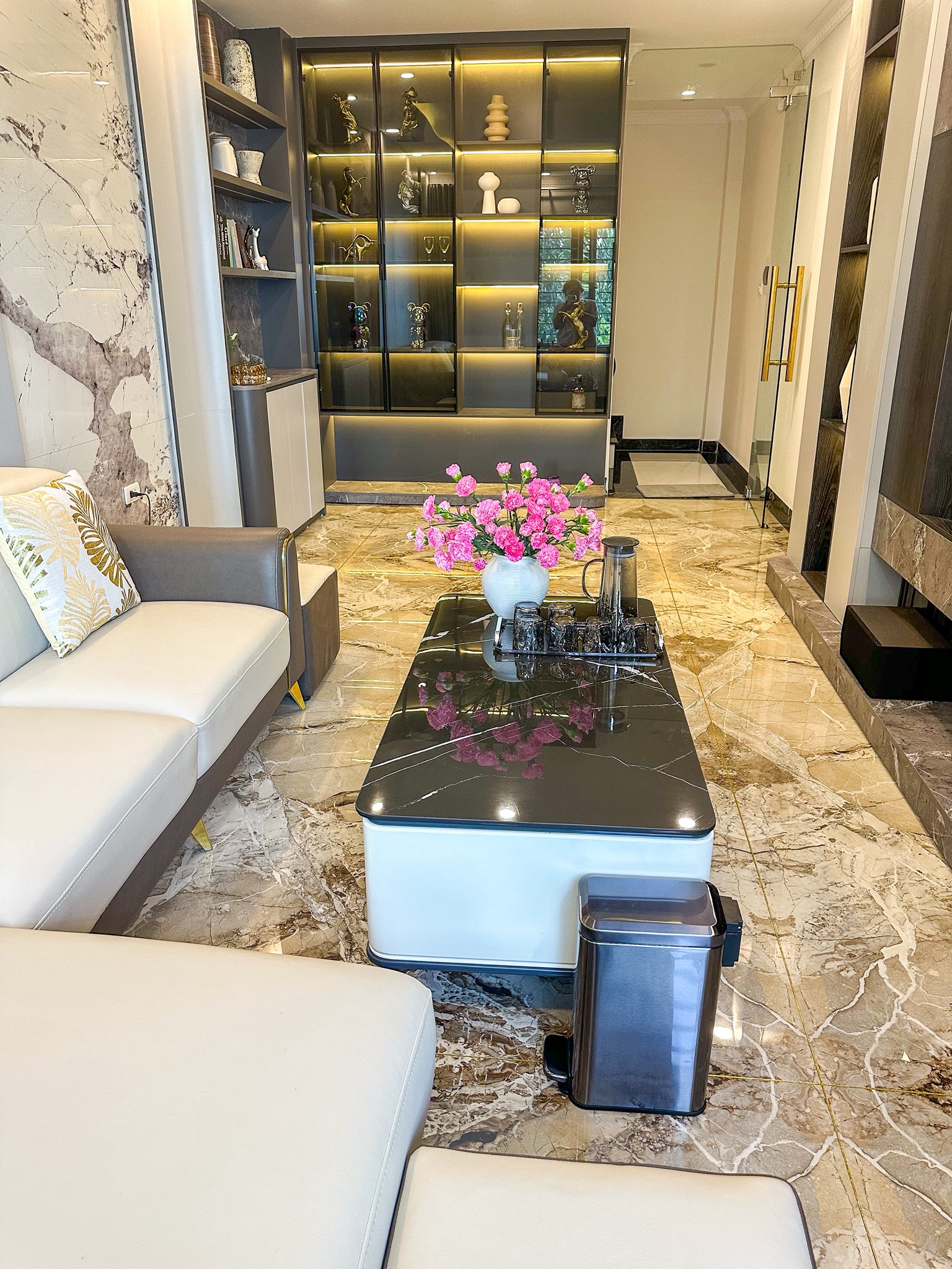 Mẹo dọn nh&agrave; "cuốn chiếu" chỉ 45 ph&uacute;t cho 6 tầng nh&agrave; của vợ đảm H&agrave; Nội: Nh&agrave; thơm lừng, sạch từng ng&oacute;c ng&aacute;ch - Ảnh 1.