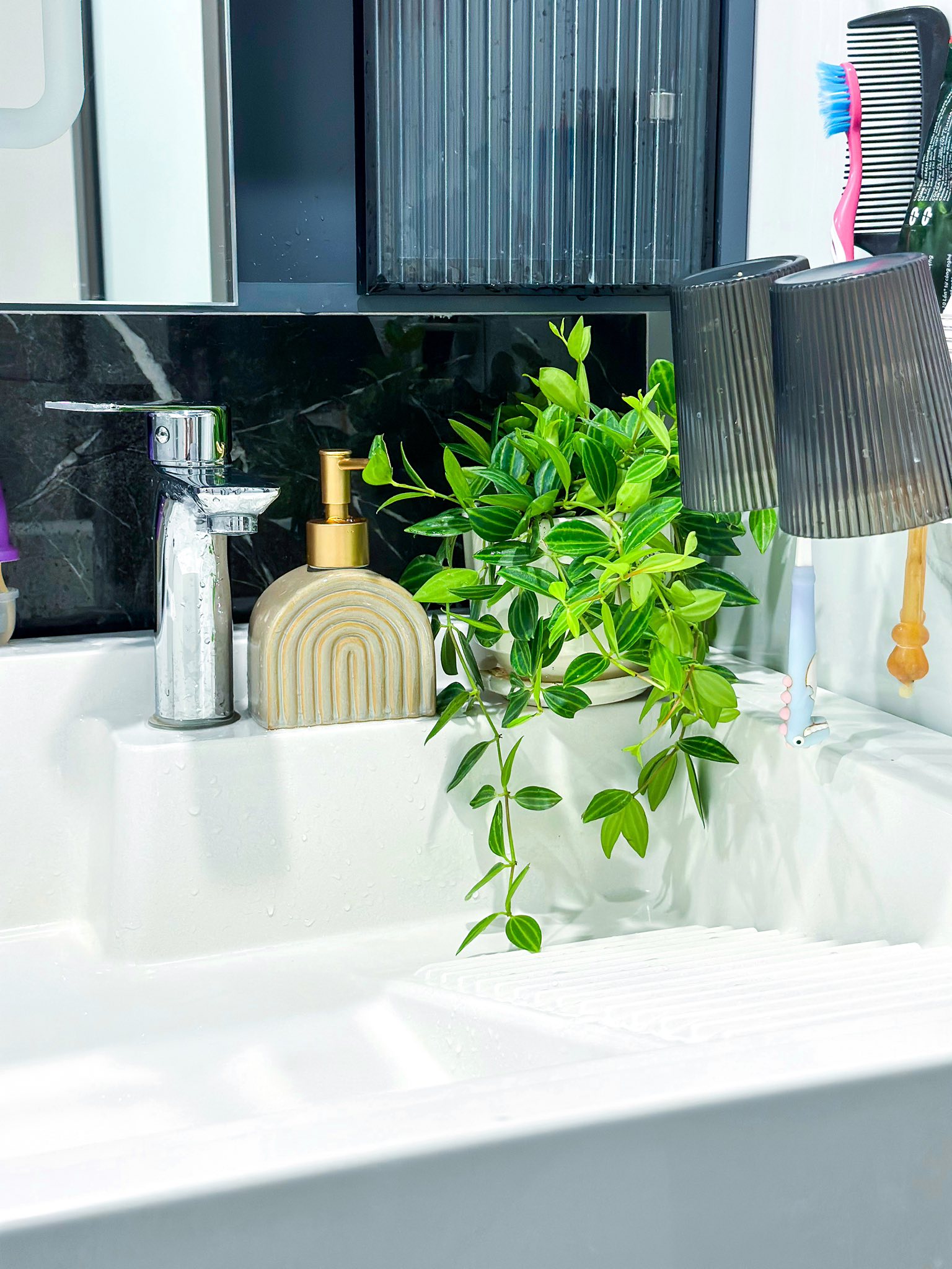 Mẹo dọn nh&agrave; "cuốn chiếu" chỉ 45 ph&uacute;t cho 6 tầng nh&agrave; của vợ đảm H&agrave; Nội: Nh&agrave; thơm lừng, sạch từng ng&oacute;c ng&aacute;ch - Ảnh 10.