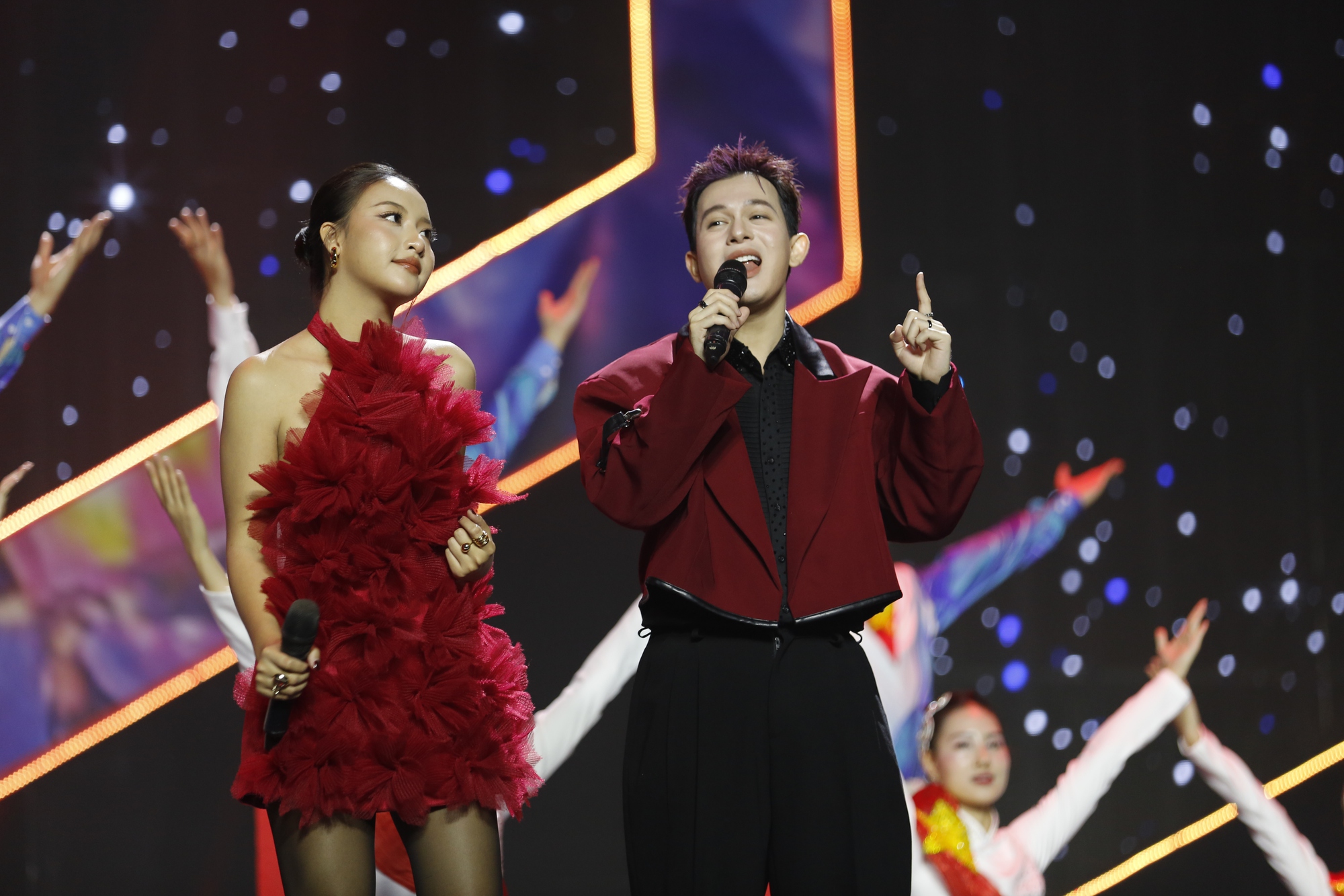 MC Diễm Quỳnh hé lộ về VTV Countdown 2026, dàn sao "khủng" góp mặt - Ảnh 4.