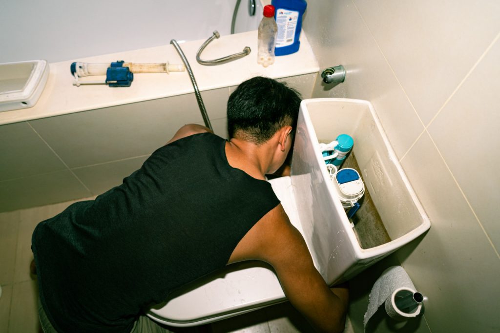 Từ kế to&aacute;n đến thợ sửa ống nước: H&agrave;nh tr&igrave;nh t&igrave;m kiếm thu nhập cao hơn - Ảnh 1.