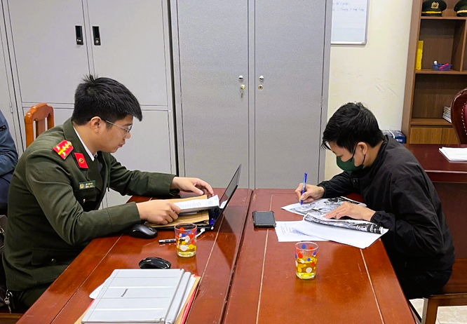 Một người đàn ông đăng tải nhiều video xuyên tạc của Lê Trung Khoa - Ảnh 1.