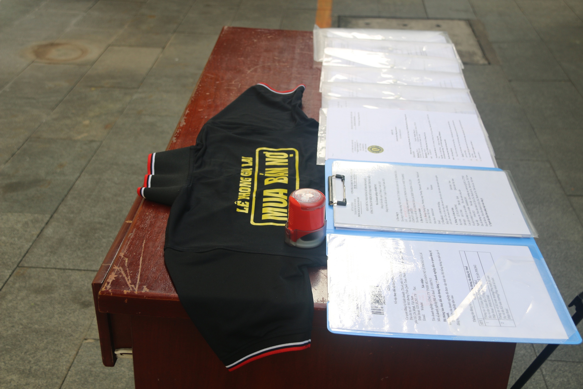  C&ocirc;ng an TPHCM bắt L&ecirc; Phong Gia Lai - Ảnh 3.