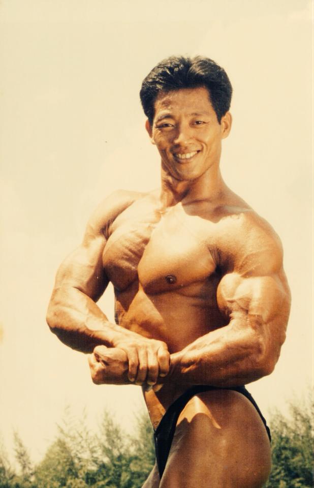 Nh&igrave;n bức ảnh n&agrave;y mới hiểu v&igrave; sao c&oacute; c&acirc;u "đẹp như L&yacute; Đức", "khoẻ như L&yacute; Đức" - Ảnh 2.