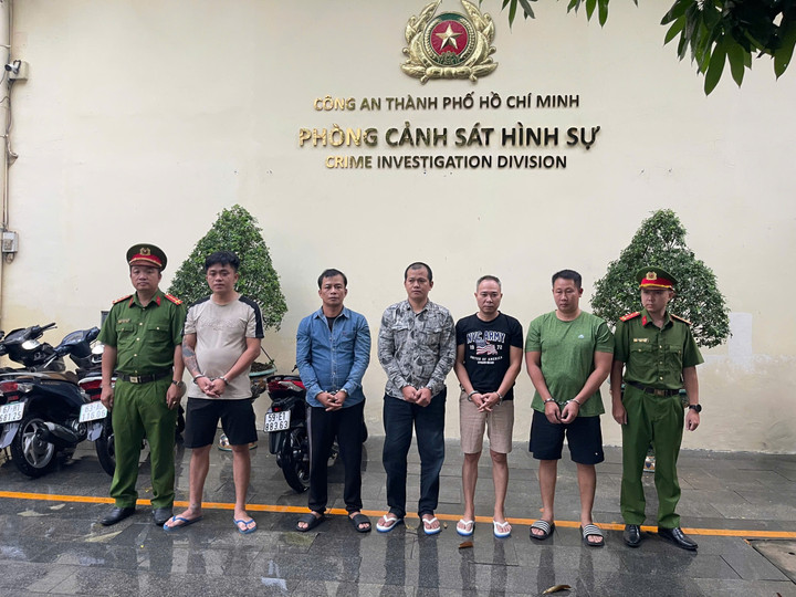 Tiếp tục khởi tố 15 người trong vụ đ&ograve;i nợ thu&ecirc; n&uacute;p b&oacute;ng doanh nghiệp tại TP . HCM - Ảnh 1.