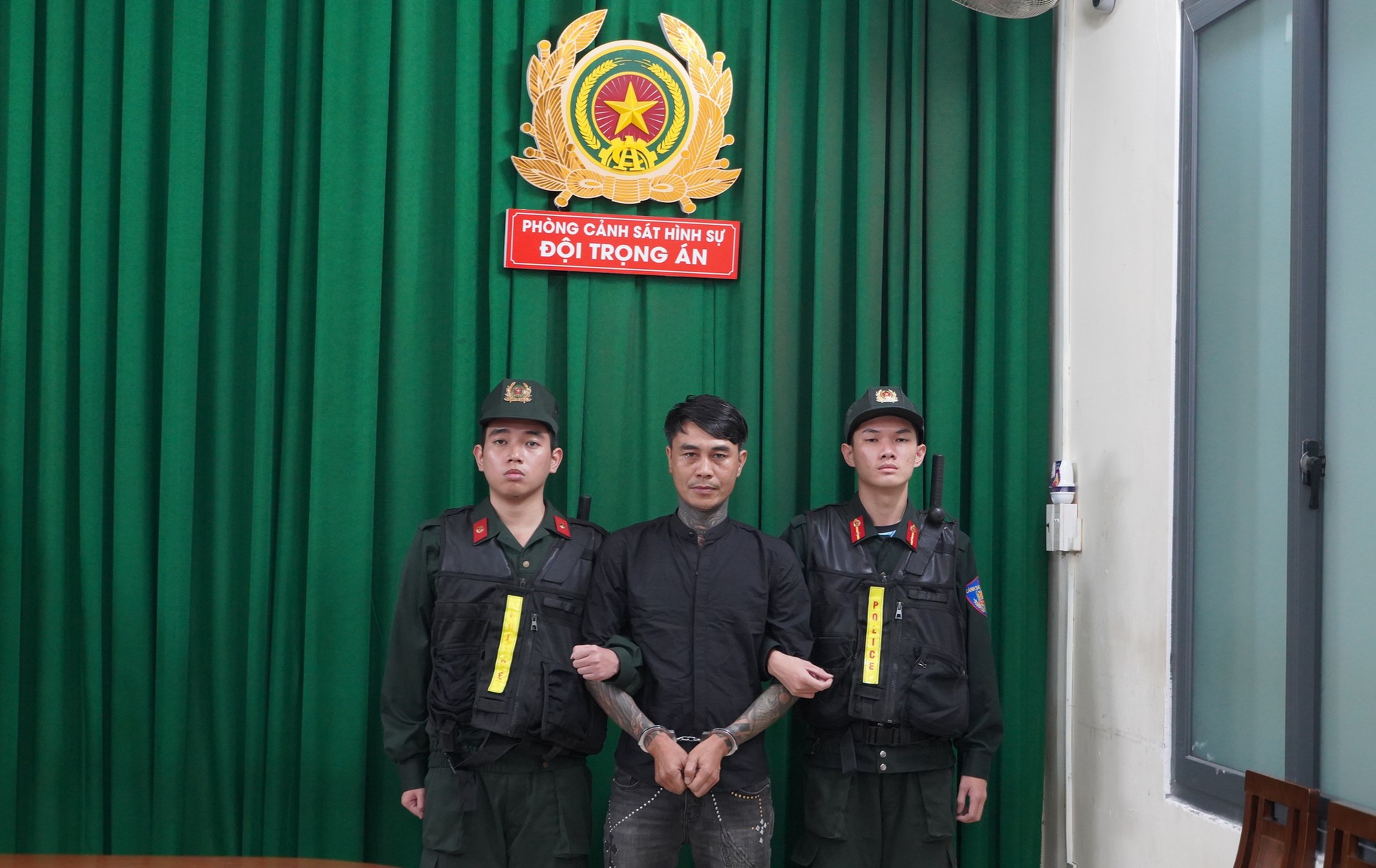  C&ocirc;ng an TPHCM bắt L&ecirc; Phong Gia Lai - Ảnh 1.