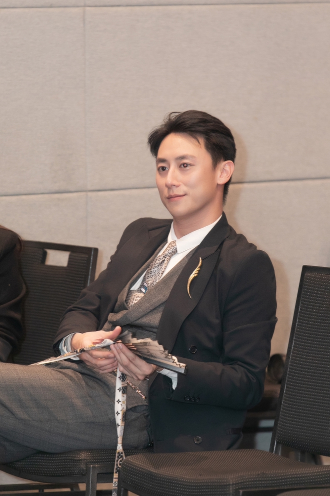 Showbiz Việt có 1 cái tên bí ẩn: Đang đẹp trai lẫy lừng bỗng trở nên hốc hác rồi cạo đầu, giờ sống ra sao?- Ảnh 8.