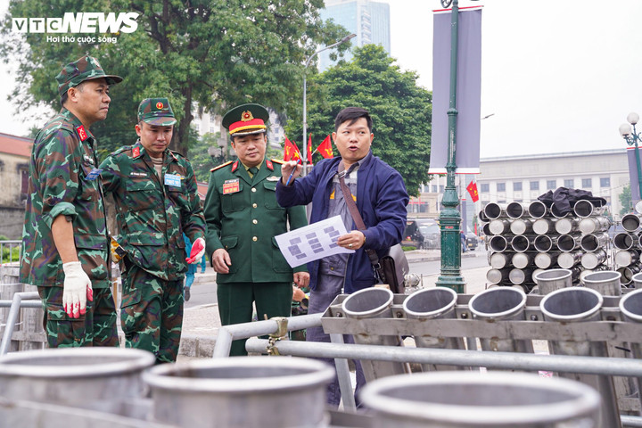 Ph&aacute;o hoa H&agrave; Nội ch&agrave;o đ&oacute;n năm mới 2026: Sẵn s&agrave;ng cho m&agrave;n tr&igrave;nh diễn rực rỡ - Ảnh 12.