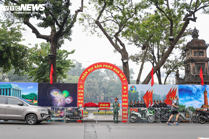 Ph&aacute;o hoa H&agrave; Nội ch&agrave;o đ&oacute;n năm mới 2026: Sẵn s&agrave;ng cho m&agrave;n tr&igrave;nh diễn rực rỡ - Ảnh 1.