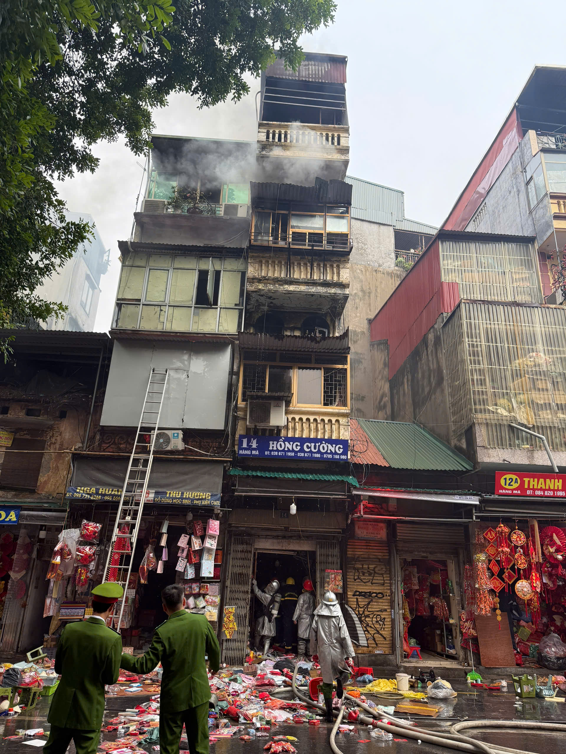 Cháy nhà hàng mã: Người phụ nữ nhảy từ tầng cao bị thương nặng - Ảnh 1.