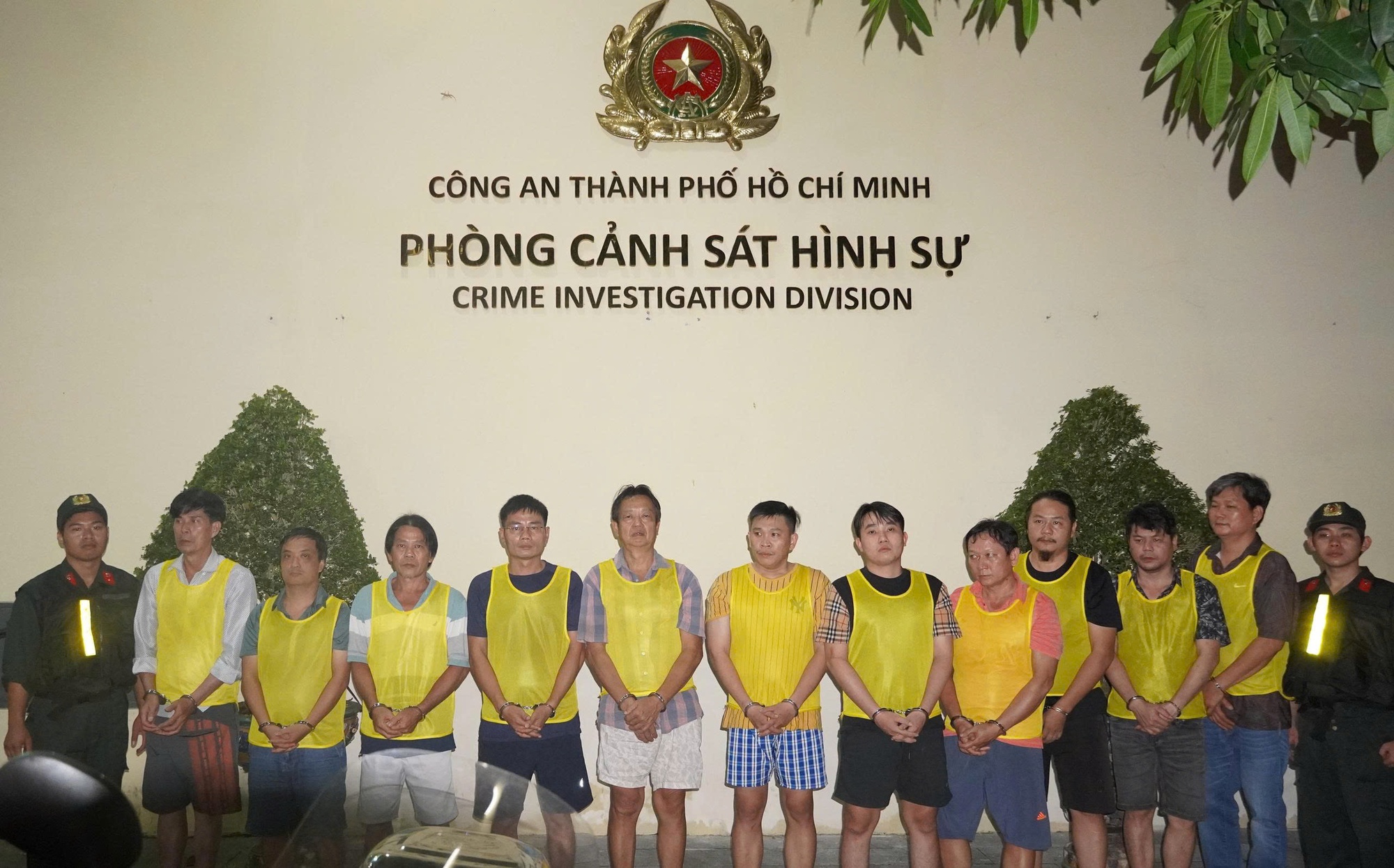 Trưởng Phòng Cảnh sát Hình sự TPHCM chỉ đạo bắt 24 người Trong chuyên án đánh bạc - Ảnh 3. Trưởng Phòng Cảnh sát Hình sự TPHCM chỉ đạo bắt 24 người Trong chuyên án đánh bạc - Ảnh 3.