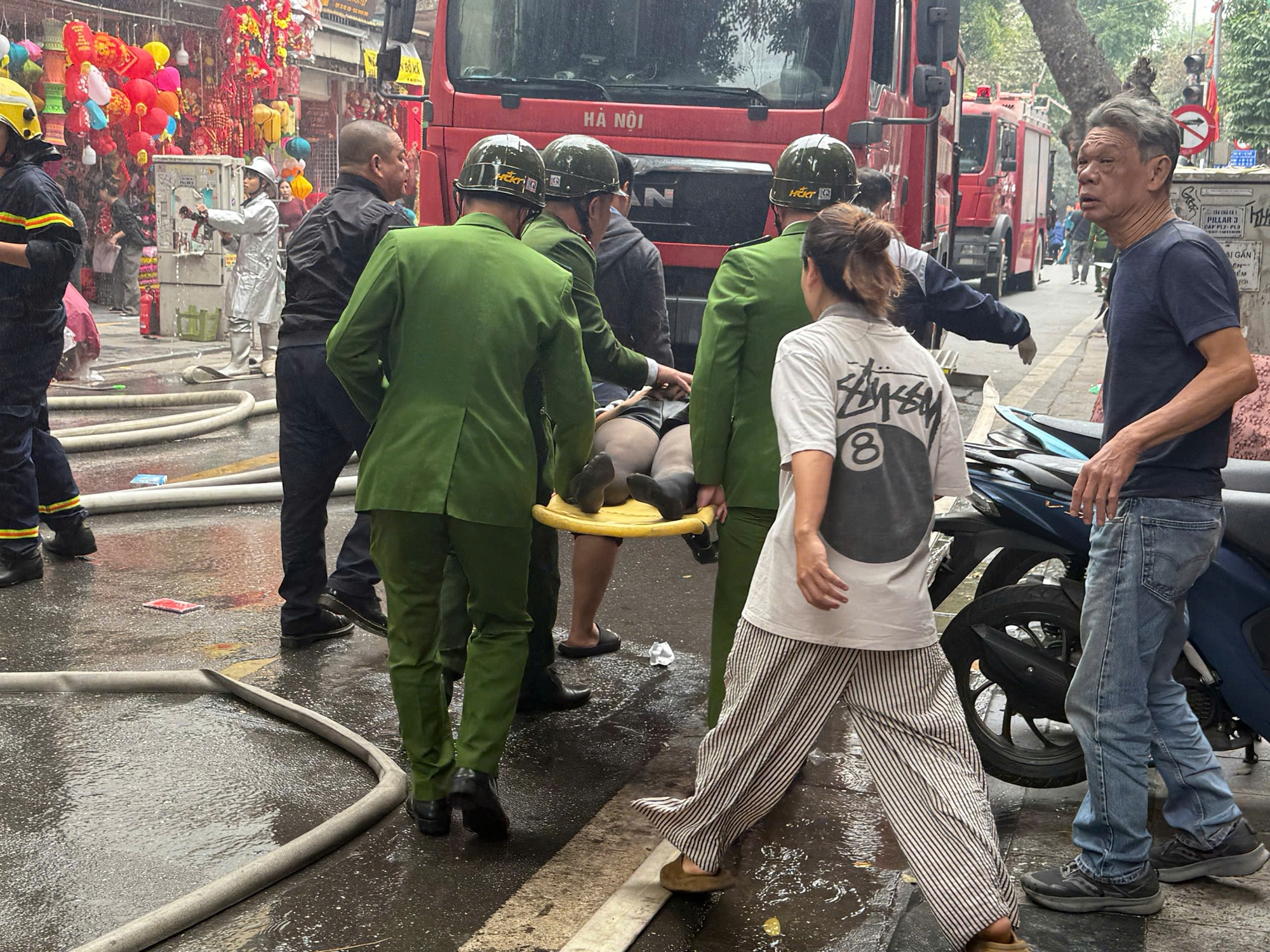 Cháy nhà hàng mã: Người phụ nữ nhảy từ tầng cao bị thương nặng - Ảnh 3.