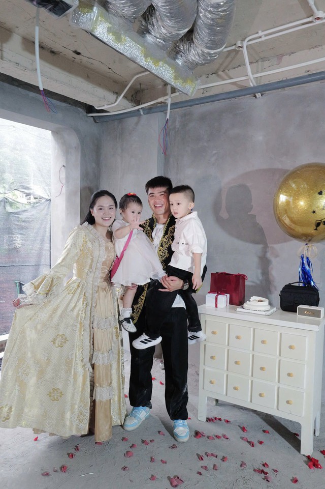 Đoàn Văn Hậu cùng loạt tuyển thủ xây biệt thự chục tỷ năm 2025, nhưng sổ đỏ phố cổ của Duy Mạnh mới oách!- Ảnh 16.