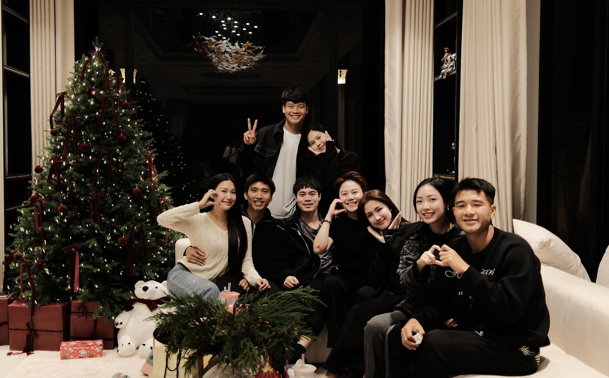 Đoàn Văn Hậu cùng loạt tuyển thủ xây biệt thự chục tỷ năm 2025, nhưng sổ đỏ phố cổ của Duy Mạnh mới oách!- Ảnh 9.