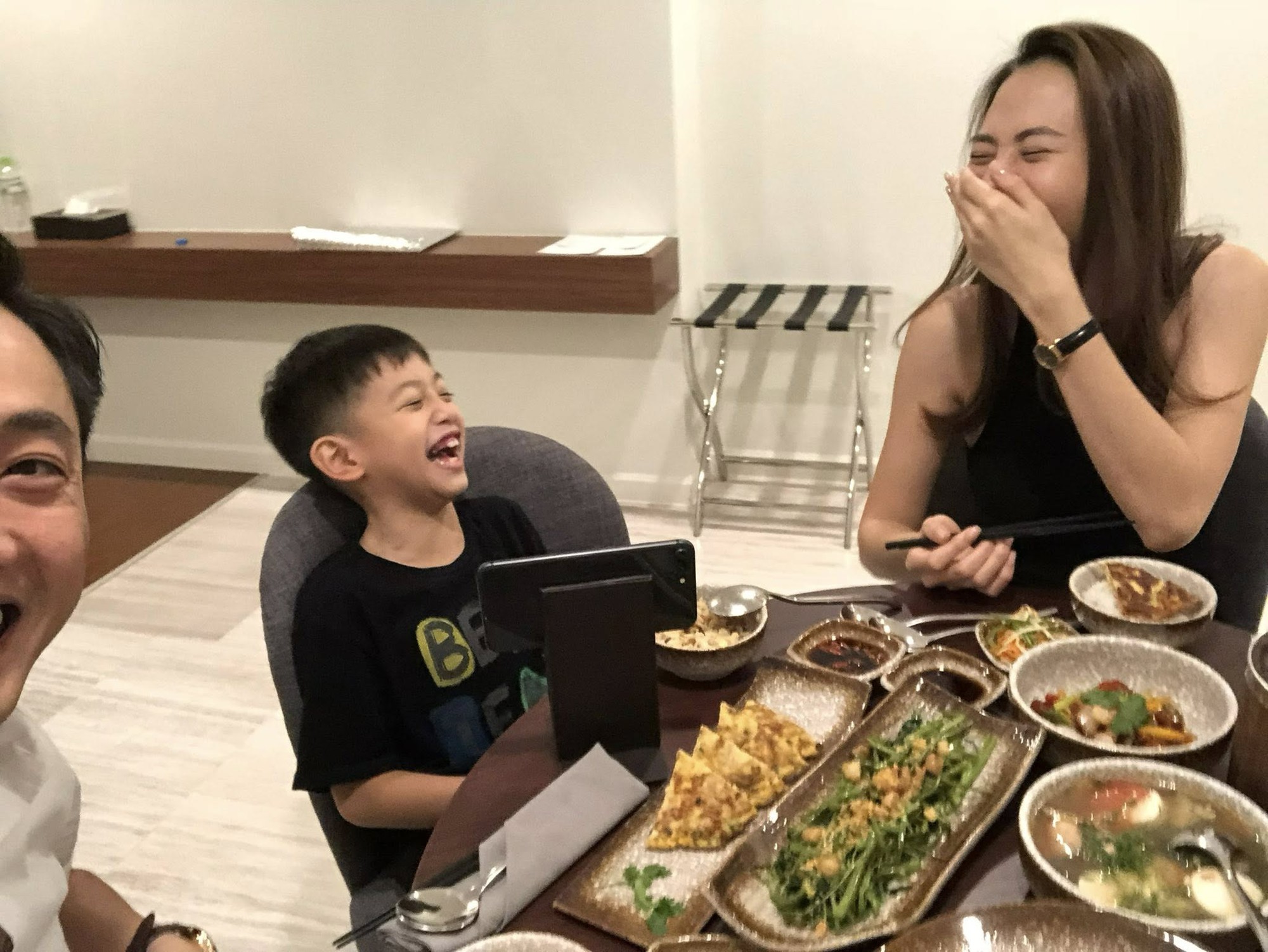 Cường Đô La tung 70 bức ảnh giữ kín bấy lâu, cách Đàm Thu Trang đối xử với Subeo lộ rõ- Ảnh 1.