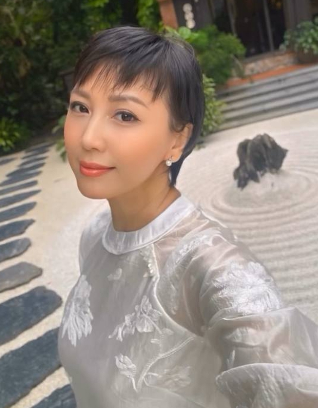 Mẹ Do&atilde;n Hải My U50 khoe visual trẻ đẹp bất bại ng&agrave;y cuối năm, thần th&aacute;i sang chuẩn "mẹ vợ" hot nhất l&agrave;ng b&oacute;ng đ&aacute; - Ảnh 6.