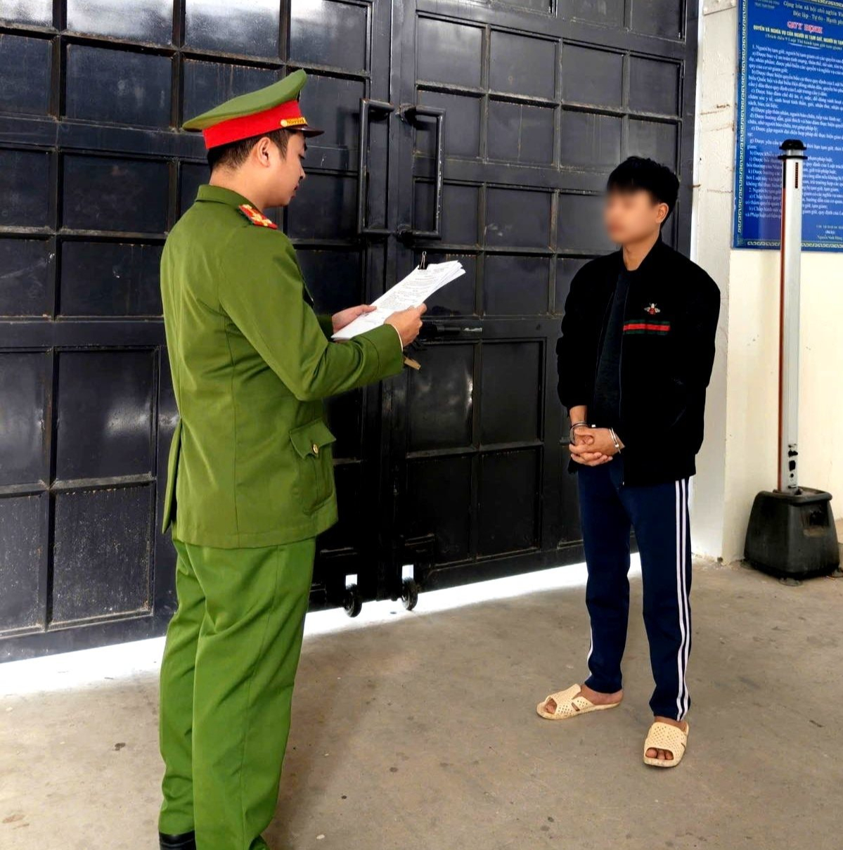 Khởi tố B&agrave;n Văn T&agrave;i v&igrave; tội Giao cấu với người dưới 16 tuổi tại H&agrave; Tĩnh - Ảnh 1.