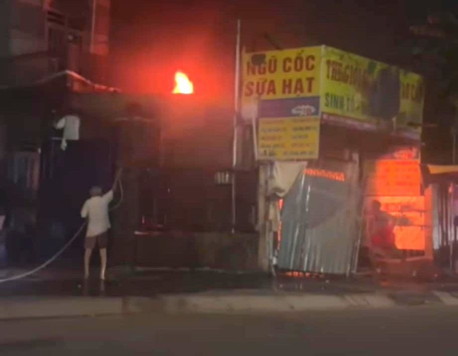 Chủ qu&aacute;n tử vong trong đ&aacute;m ch&aacute;y ở TPHCM v&agrave;o đ&ecirc;m 30 / 12 g&acirc;y x&ocirc;n xao dư luận - Ảnh 1.