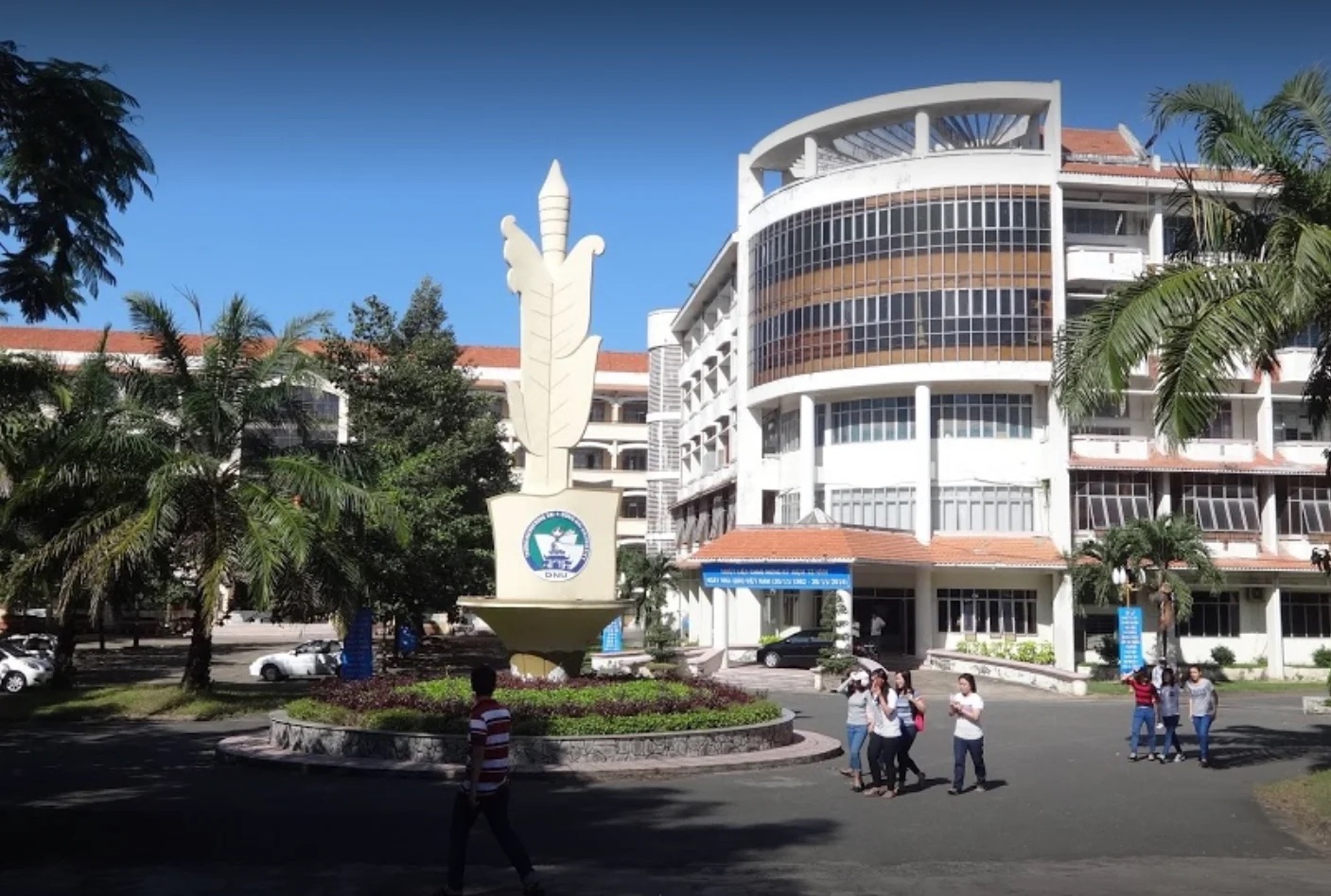 Lập tổ rà soát, tháo gỡ vướng mắc vụ sinh viên Trường Đại học Đồng Nai chưa nhận được tiền hỗ trợ - Ảnh 1.